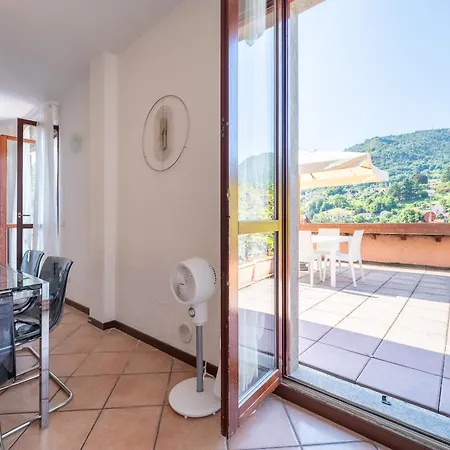 Sunny With Terrace Appartement Bellagio